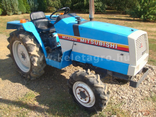 Nagyobb képek megjelenítéséhez kattintson ide
9292-1414-244 Mitsubishi MT2201D japán kistraktor (1)