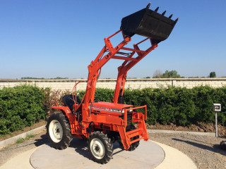 Nagyobb képek megjelenítéséhez kattintson ide
7812-1092-8764 Hinomoto C174 japán kistraktor (1)