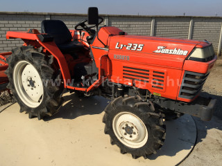 Nagyobb képek megjelenítéséhez kattintson ide
7343-1869.5-1761 Kubota L1-235D japán kistraktor (1)