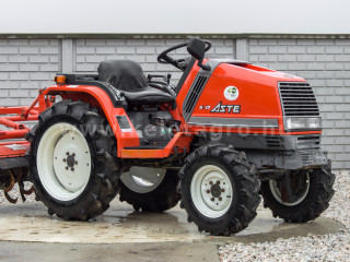 Nagyobb képek megjelenítéséhez kattintson ide
4262-1497-9315 Kubota A-17 japán kistraktor (1)