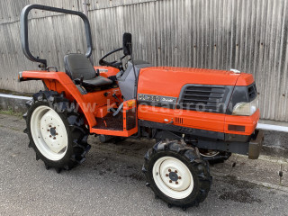 Nagyobb képek megjelenítéséhez kattintson ide
3100-1537.372-8002 Kubota GL200 japán kistraktor (1)