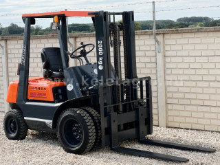 Nagyobb képek megjelenítéséhez kattintson ide
6441-1995-1799 Toyota 2FD20 dízel villás targonca (1)
