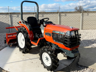 Nagyobb képek megjelenítéséhez kattintson ide
9532-2295-4480 Kubota GB200 GlideShift japán kistraktor (1)