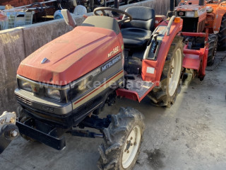 Nagyobb képek megjelenítéséhez kattintson ide
291-1525-2631 Mitsubishi MT181 japán kistraktor (1)