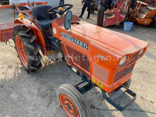 Nagyobb képek megjelenítéséhez kattintson ide
9523-1165-9631 Kubota L1801 japán kistraktor (1)
