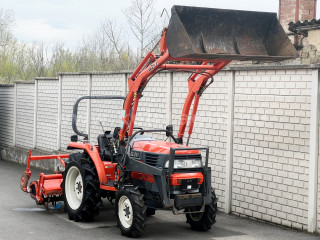 Nagyobb képek megjelenítéséhez kattintson ide
6219-3995-6973 Kubota GL261 U-Shift homlokrakodóval japán kistraktor (1)